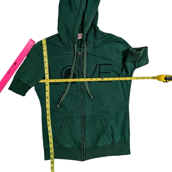 💚 Short Sleeve Green "LOVE" Hoodie - Picture 5 of 8